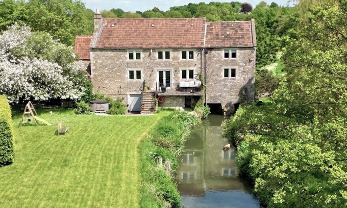 Frome House | Iron Mill House - Riverside Hot Tub - Frome
