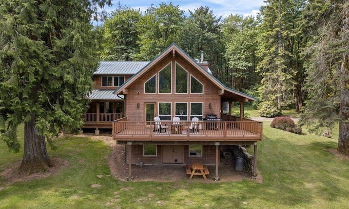 Marmot House | Iron Mountain Lodge Hot Tub and Game Room