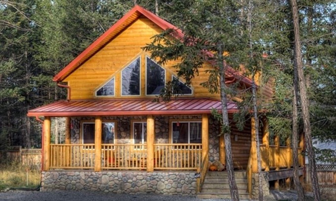 East Kootenay Ski Chalet | Iron Ring Log Chalet, Stay 3 nights, pay for 2 nights, Hot Springs Passes Incl.