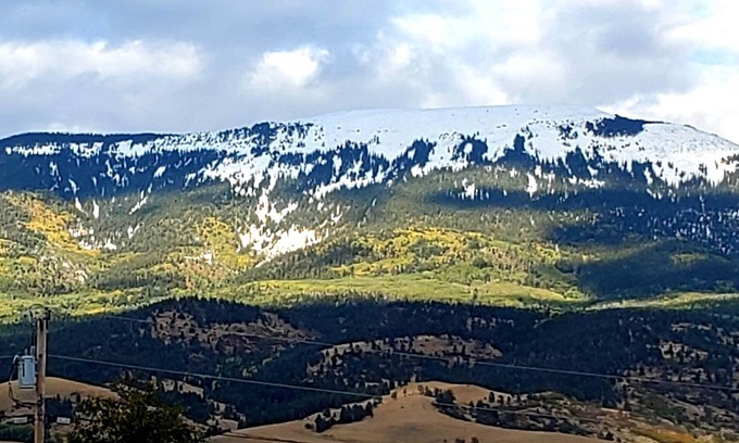 Eagle Nest House | Iron Wolf nestled in the Sangre de Cristo Mtns...Ski/Hike/Fish/Hunt Casita
