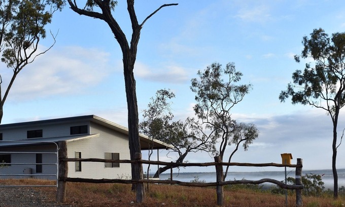 Dimbulah House | Ironbark House Dimbulah: Boutique Two Bedroom House looking over the Outback