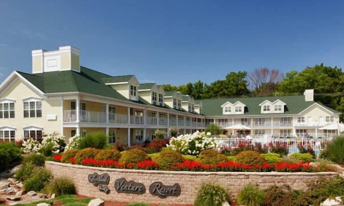 Kelleys Island Hotel | Iroquois Suite at Kelley's Island Venture Resort