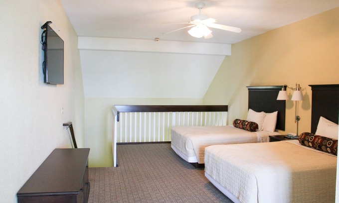 Kelleys Island Hotel | Iroquois Suite at Kelley's Island Venture Resort