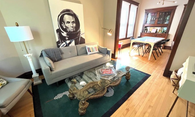 Irving Park House | Irving Park/Avondale Updated Vintage Top Unit in 2-Flat