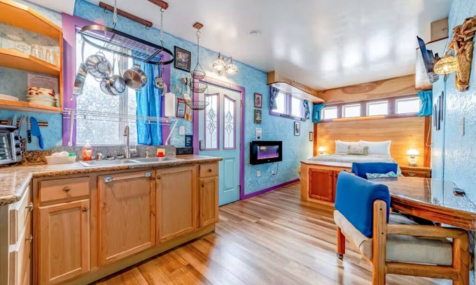 Myrtletown Apartment | Is it an art project or a studio?