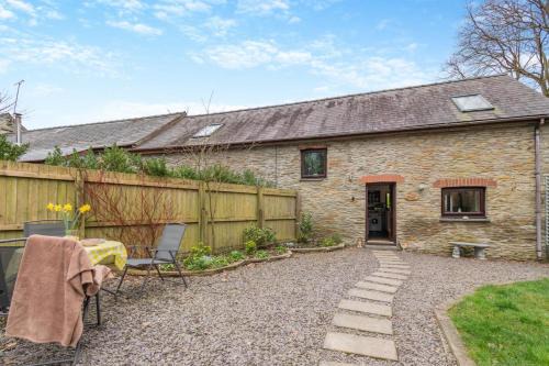 Boncath House | Isaf