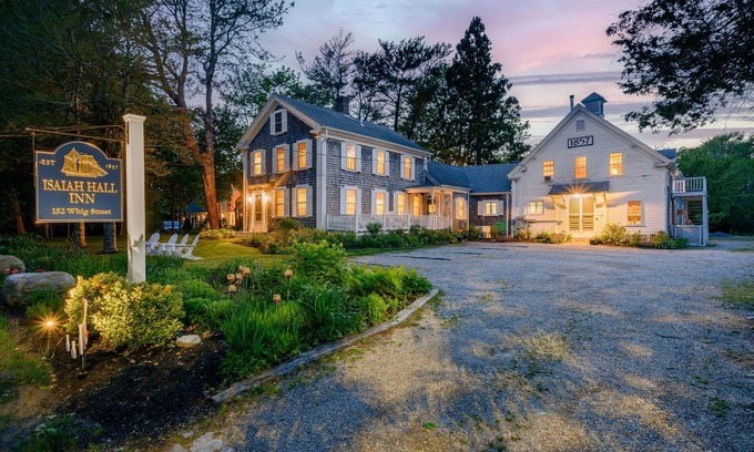 Dennis Bed & Breakfast | Isaiah Hall Bed & Breakfast Inn