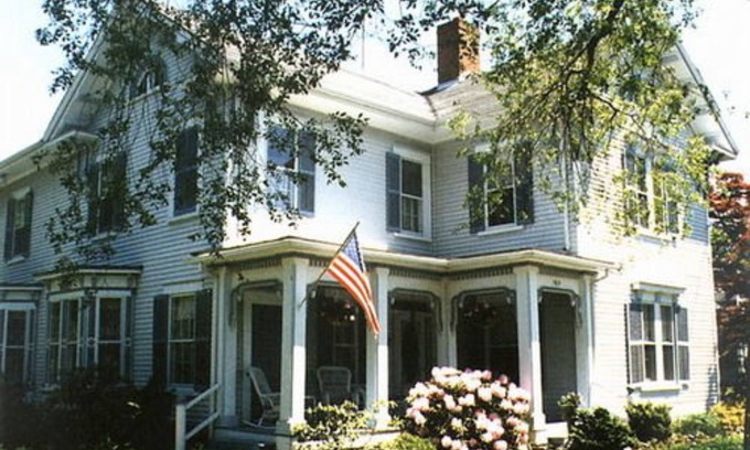 Sandwich Bed & Breakfast | Isaiah Jones Homestead Bed & Breakfast