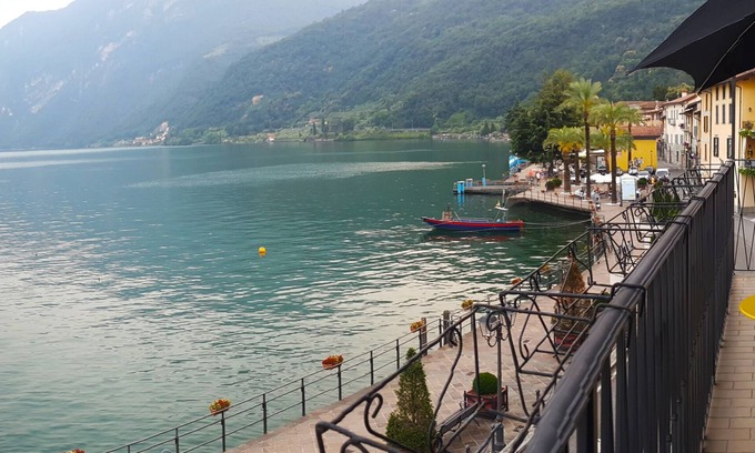 Riva di Solto House | Iseo Lake : charming house on the ancient harbor of Riva di Solto.
