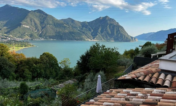 Costa Volpino House | Iseo Lake Villa con vista lago e piscina