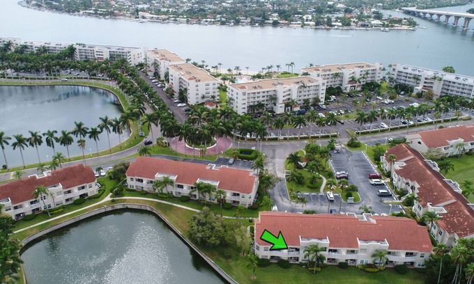 Isla del Sol House | Isla Del Sol Condo, Heated Pool, Water/Golf Views, 5 mins to St. Pete Beach!