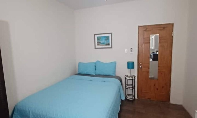San Juan House | Isla Verde Beach -Bars-Restaurants Great for Near Airport Stop-N-Go