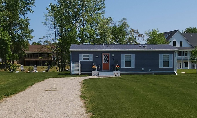 Caseville Cottage | Island Cottage close to everything in downtown Caseville!