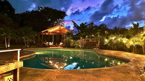 Nassau Apartment | Island Gardens Family Escape, Pool & Car included