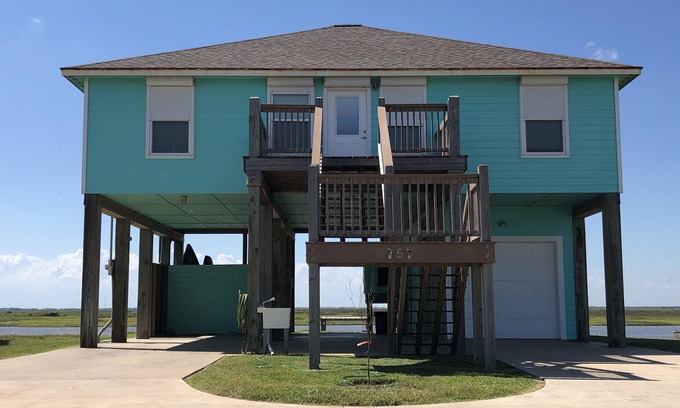 Cedar Lane House | Island Gem nestled between Gulf and ICW with great views!