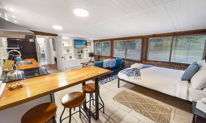 Charleston Apartment | Island Hideout Summar