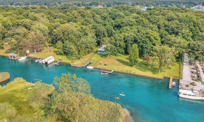 Algonac Cottage | Island, house cottage. Lakefront property with boatlift and seawall.