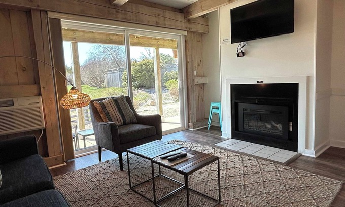 Oak Bluffs Condo | Island Inn - Residential Suite - 36G - Dog-friendly - Oak Bluffs, MA