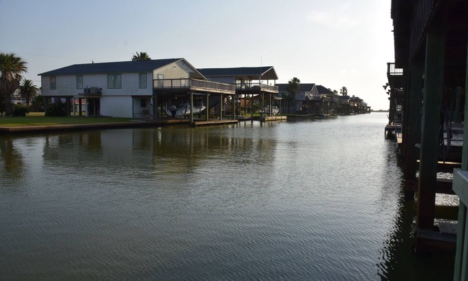San Luis House | Island Life Getaway~ Bring Your Boat!