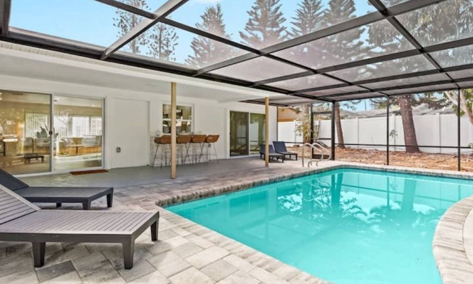 Tierra Verde House | Island life, Heated pool, Top Beaches, Fort De Soto, Downtown dining & shops!
