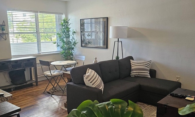 North Bay Village Condo | Island life in Miami's North Bay Village. 5 minutes to North Miami Beach