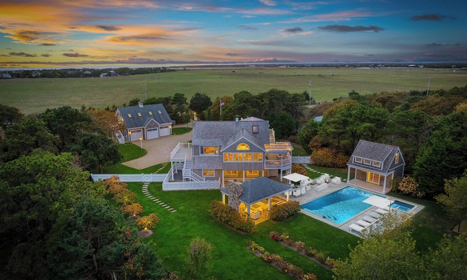 Katama House | Island Luxe Escape/Pool Sauna Game Room