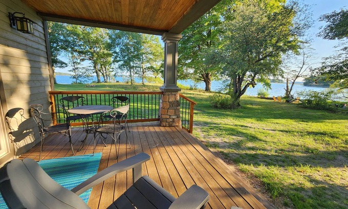 Lansdowne Cottage | Island Luxury Retreat on St Lawrence River, in Thousand Islands near Gananoque