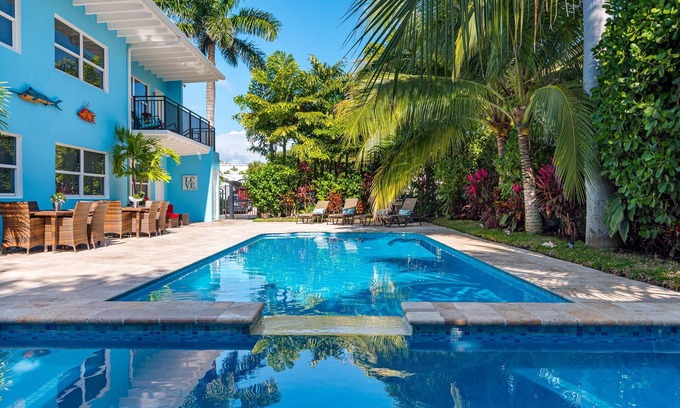 Palm Beach Shores Condo | ⭐Island Oasis!⭐Singer Island 2/2⭐Huge Pool+Spa