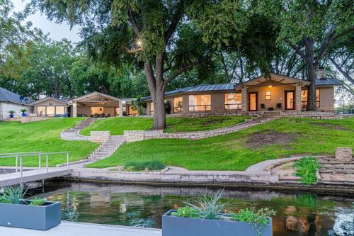 Kingsland House | Island Paradise A waterfront oasis with pool