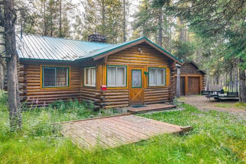 Island Park House | Island Park Fishing Cabin - Walk to Henrys Fork!