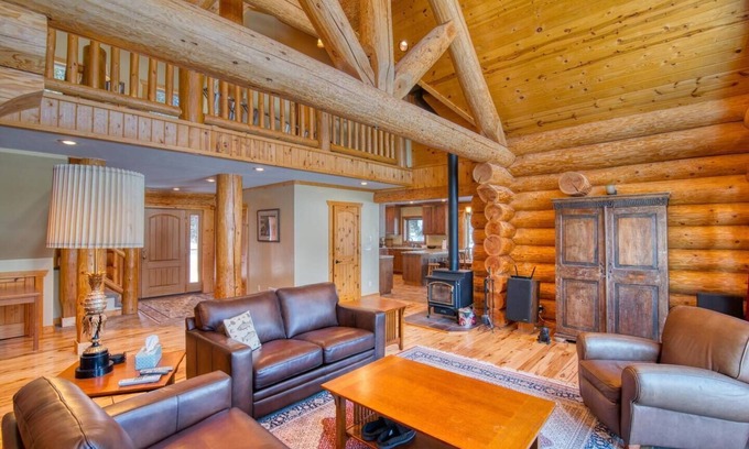 Last Chance Cabin | Island Park Paradise/Fish/Hike/40 min Yellowstone