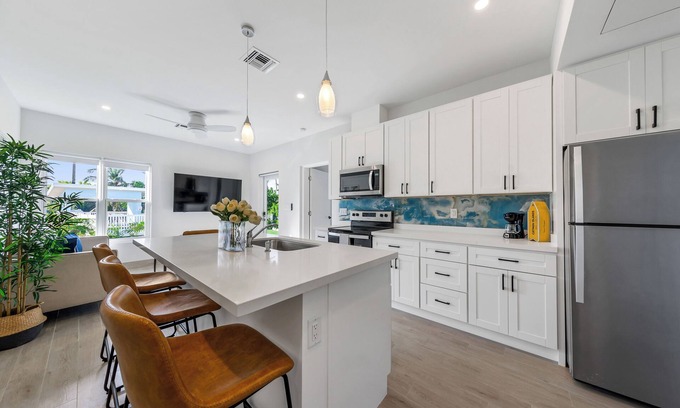 West Bay Apartment | Island Stay in West Bay - 3 Min to Beach | West Nest #101