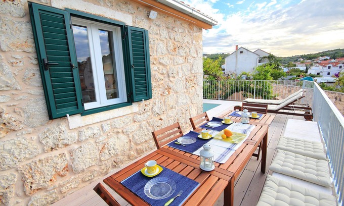 Sutivan House | Island stonehouse villa on the Adriatic