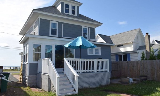 Chincoteague House | Island Time-Newly Renovated Waterman's Cottage w/Water & Sunset Views