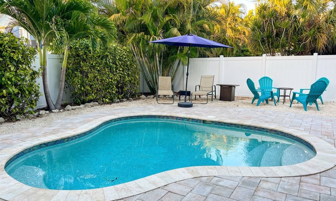 Holmes Beach House | Island Vibe 3: Close to Beach with Private Heated Pool