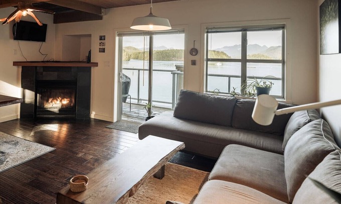Tofino Apartment | Island Vista - Waterfront Condo