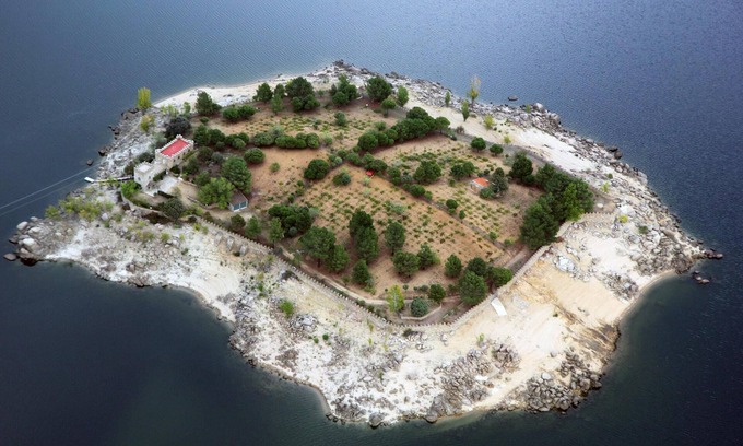 El Barraco Other | Island with Castle an hour from Madrid