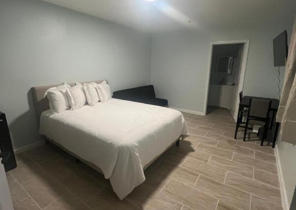 Grimes Hotel | Islander Motel