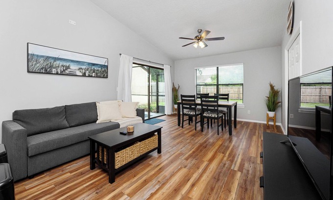 Southside House | Islander Oasis: 2 Bed/1 Bath Cottage Retreat - Pet-friendly!
