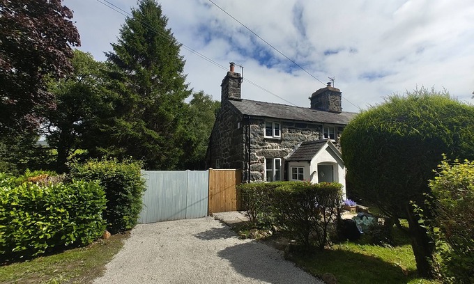 Llanuwchllyn House | ISLWYN, pet friendly, with open fire in Bala