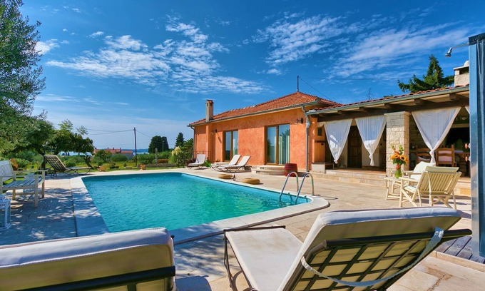 Fazana House | * ISOLATED HOUSE, HUGE GARDEN, FANTASTIC SEA VIEW *