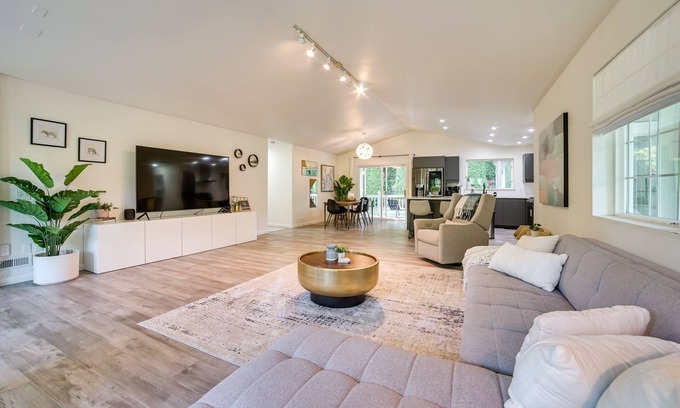 Issaquah House | Issaquah Retreat Near Lake Sammamish State Park!