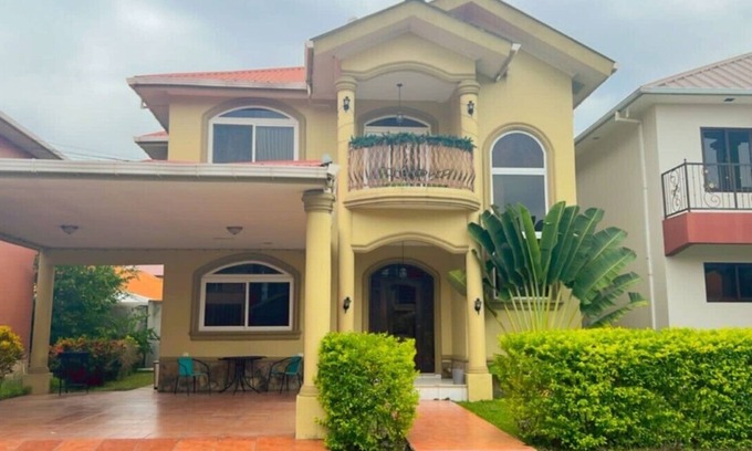 La Lima House | it is a beautiful house with 3 bedrooms with four bathroom etc