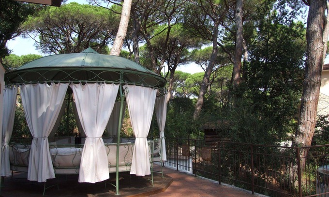 Marina di Castagneto Carducci Apartment | Cosy apartment for 8 guests with WIFI, TV, patio and parking