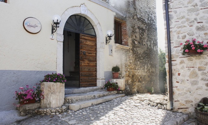 Poggio San Giovanni Apartment | EcoVacations "Le Dispense" apartment mountain/lake, medieval village, 80km Rome