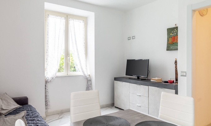 Ripa-Pozzi-Ponterosso Apartment | Apartment 'Casa A Pochi Passi Dalla Versilia' with Mountain View, Shared Garden and Air Conditioning