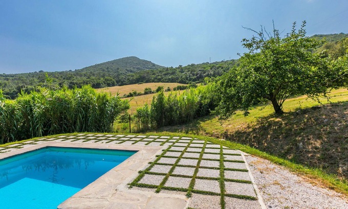 Rosignano Marittimo Villa | Nice apartment in villa for 17 guests with pool, TV, pets allowed and parking