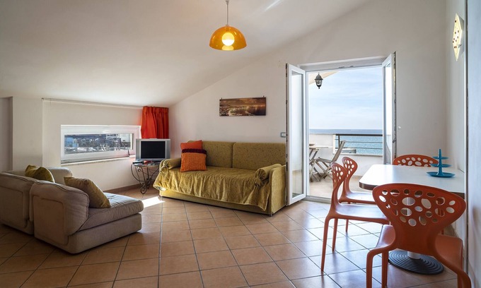 Santa Maria di Castellabate Apartment | Apt Topazio - Villa Preziosa, sea front with terrace