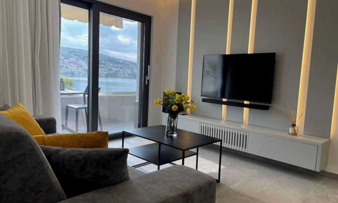 Kodrra Apartment | Italian design apartment for a refined explorer of new destinations.