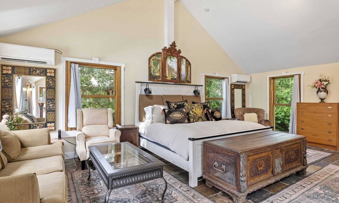 Dennis Port Apartment | Italian-Inspired Studio Near Cape Beaches